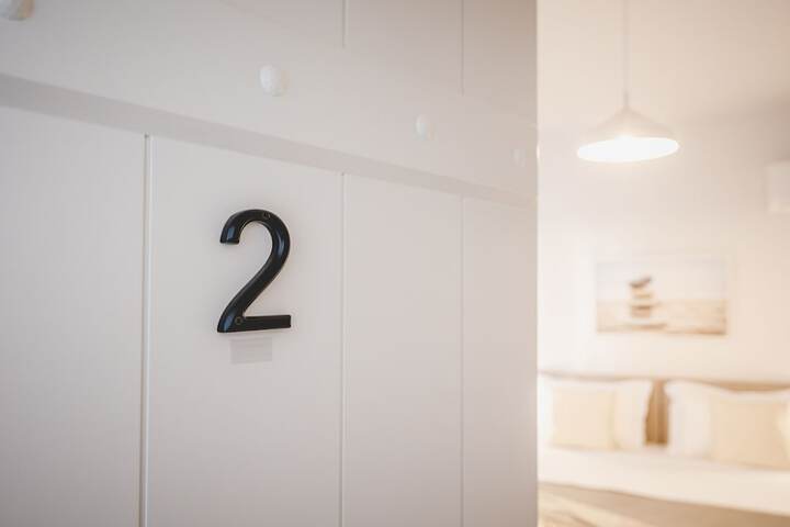 Room 2 of 108