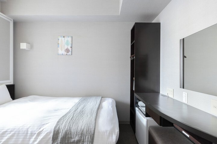 Room 19 of 102