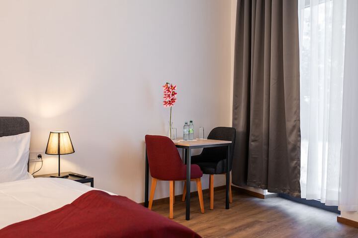 Room 8 of 87