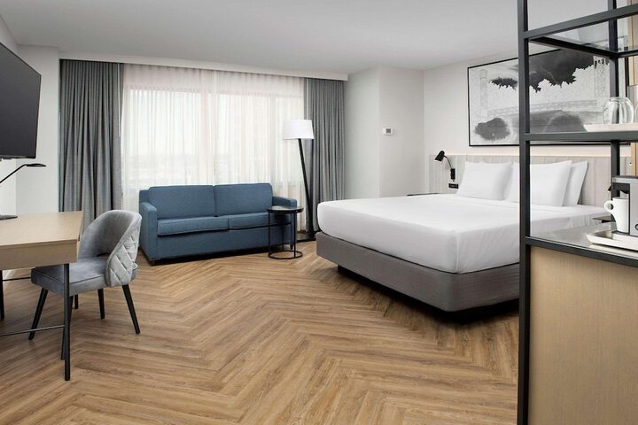 1 King Bed Suite (5 of 8)