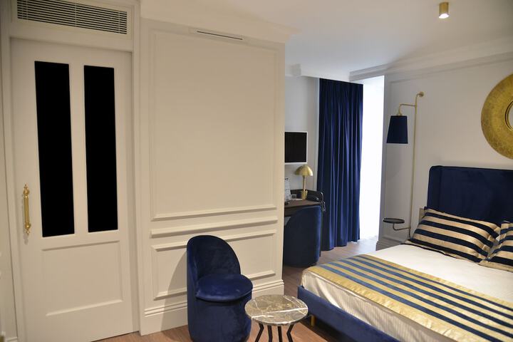 Room 7 of 28
