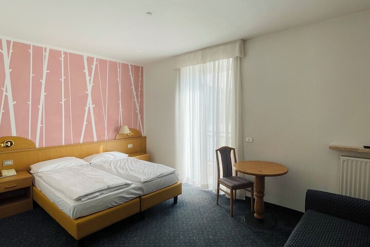 Room 17 of 115