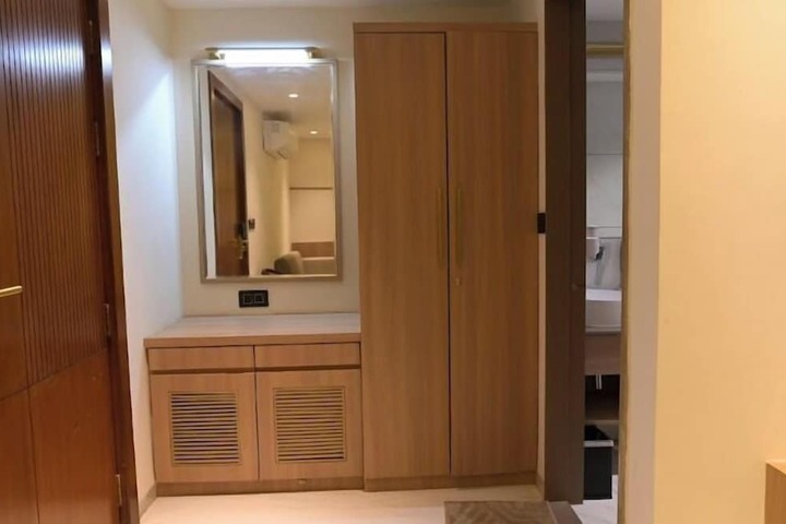 Room 10 of 72