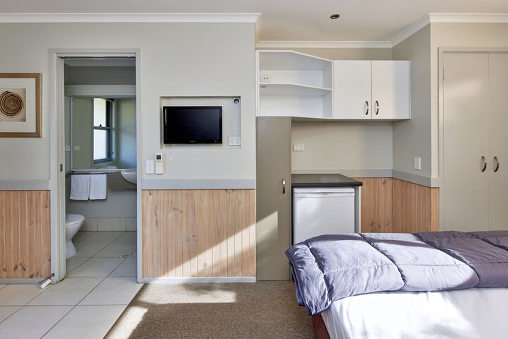Room 12 of 102
