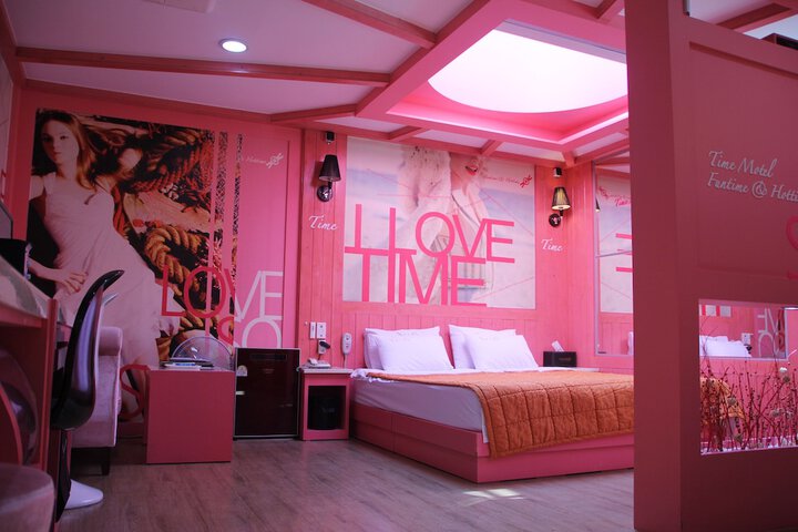 Room 17 of 84