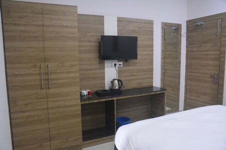 Room 3 of 11