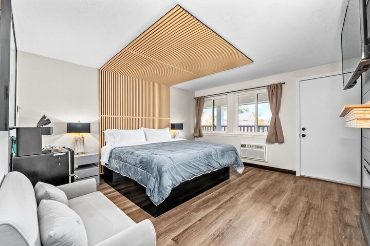 Room 15 of 77