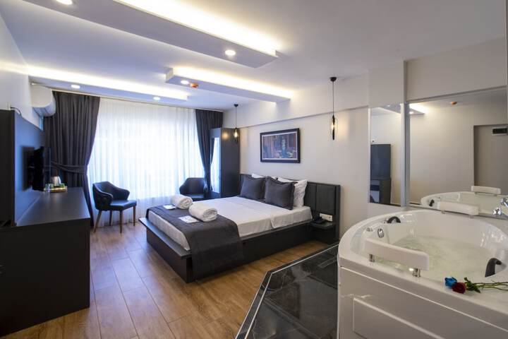 Room 4 of 12