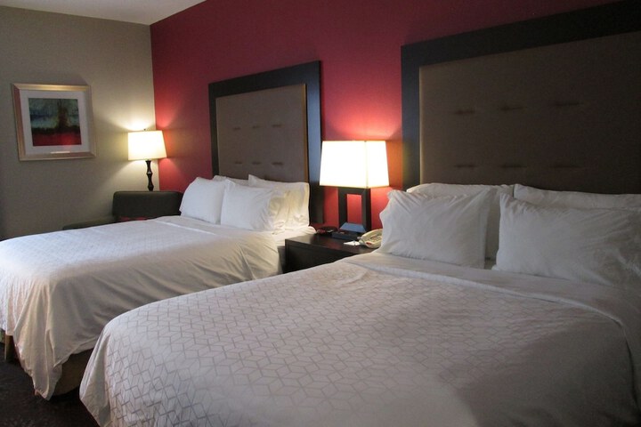 Standard 2 Queen Beds Accessible (12 of 19)