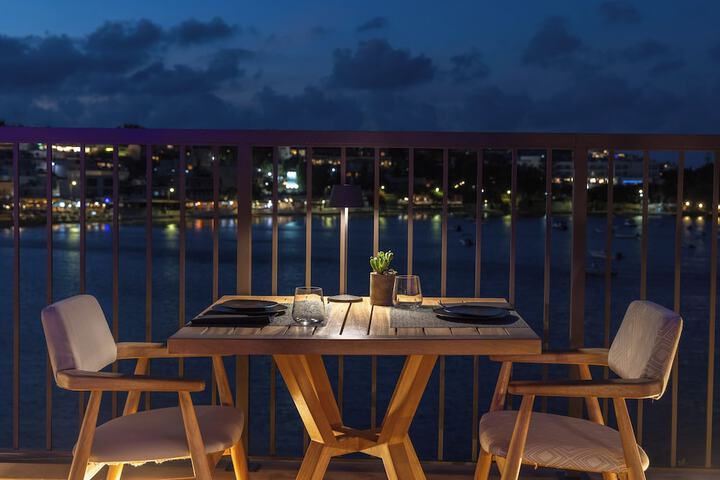 Dining 66 of 100