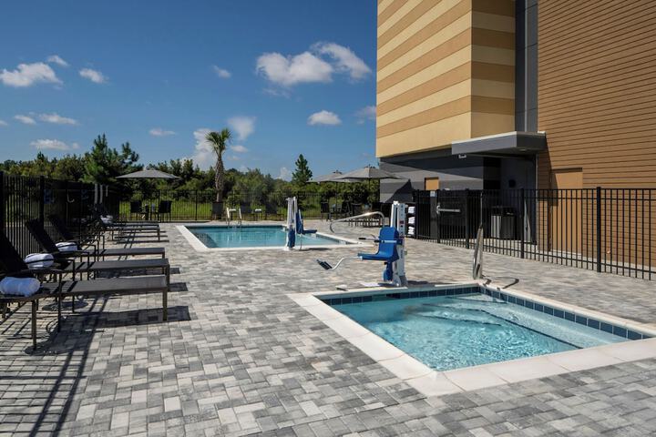Pool 13 of 21