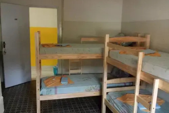 Room 6 of 8