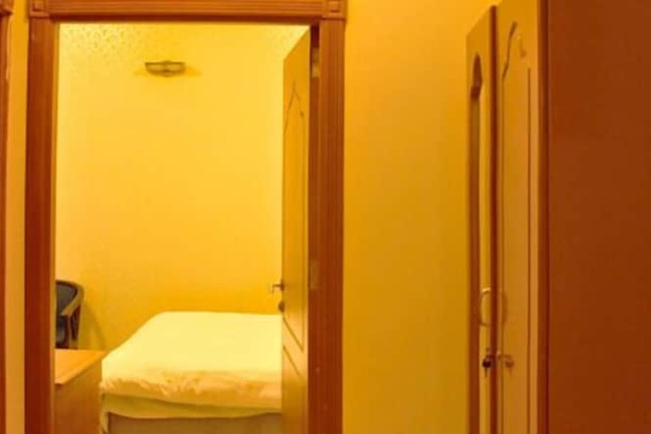 Room 15 of 34