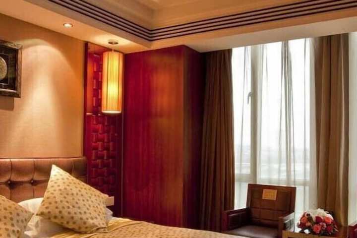Room 9 of 17