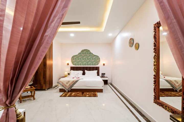 Room 4 of 25