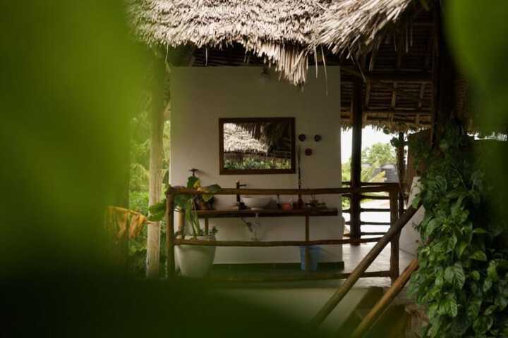 Hotel Exterior 73 of 77