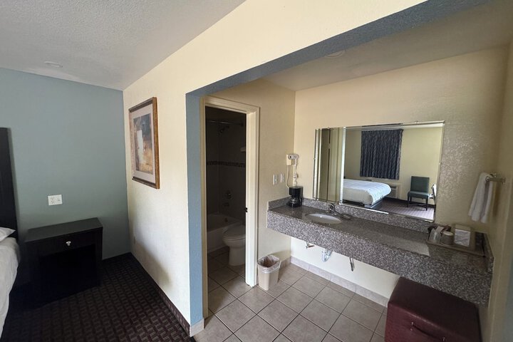 Room 25 of 29
