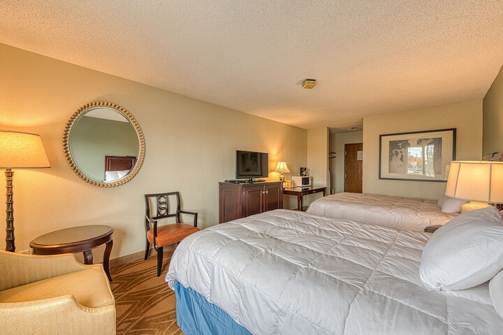 1 Queen Bed (4 of 15)