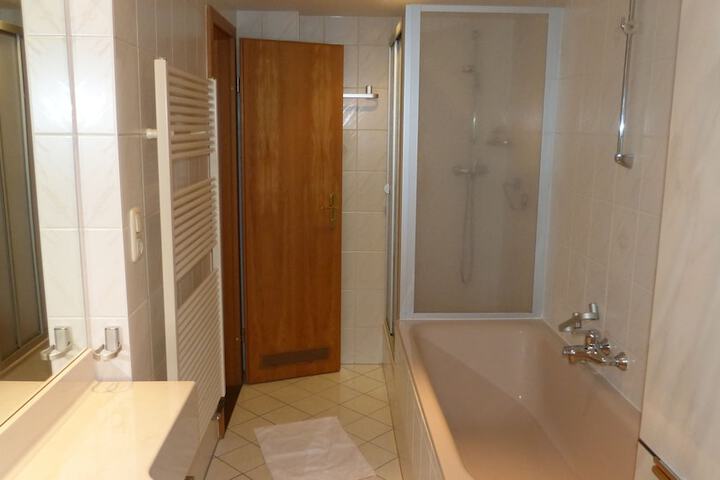 Room 15 of 18