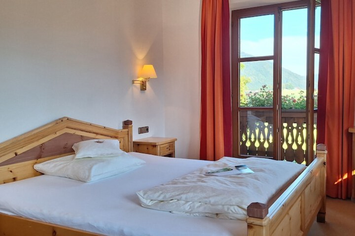 Room 12 of 90