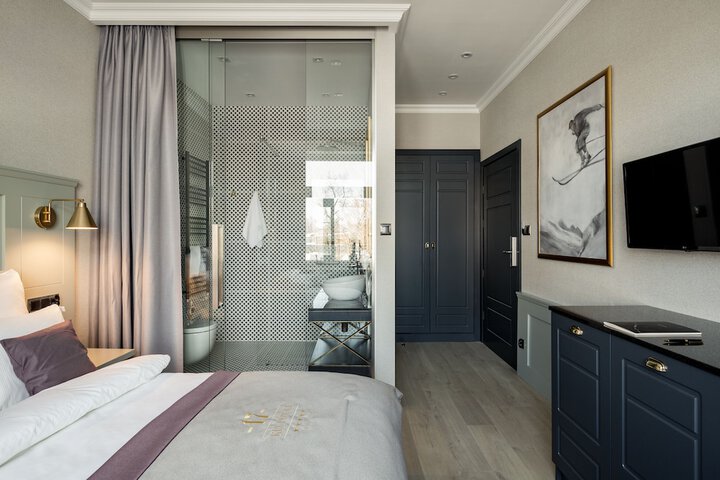 Room 9 of 29