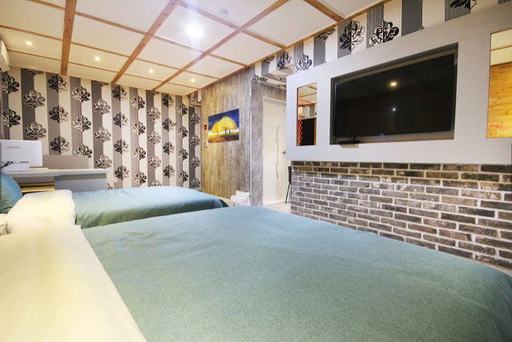 Room 36 of 48