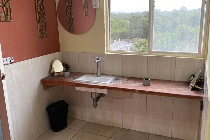Room 14 of 83