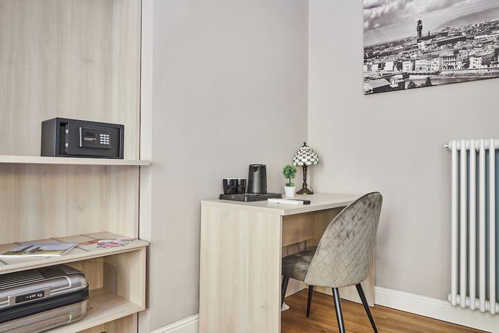 Room 5 of 31
