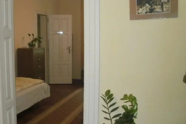 Room 2 of 5