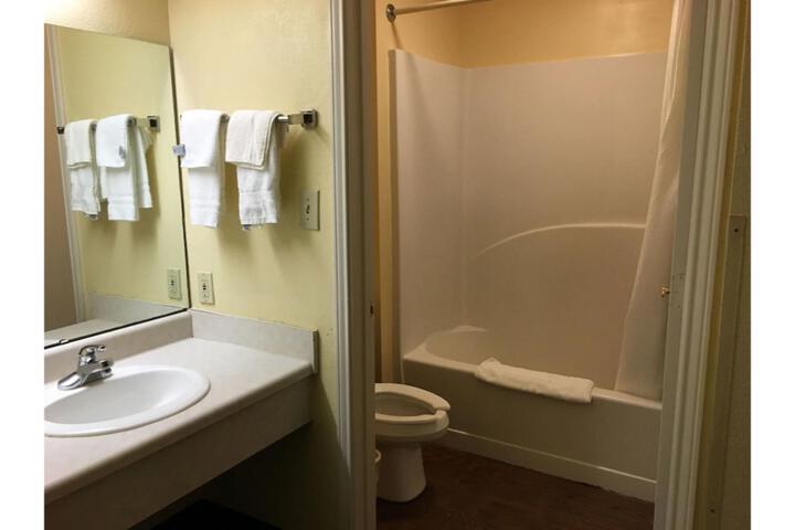 Room 8 of 12