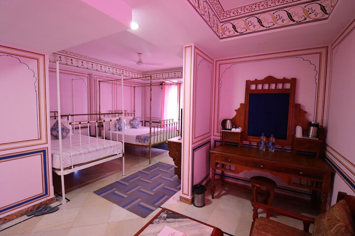 Room 3 of 32