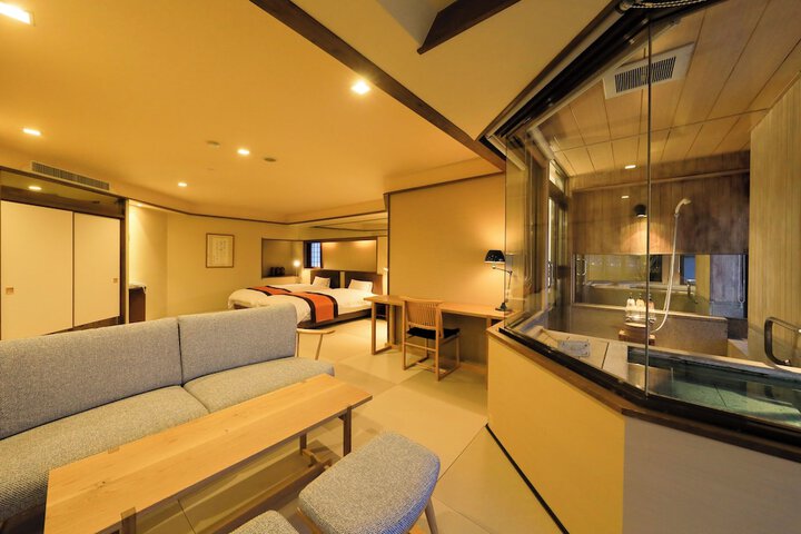 Room 17 of 44