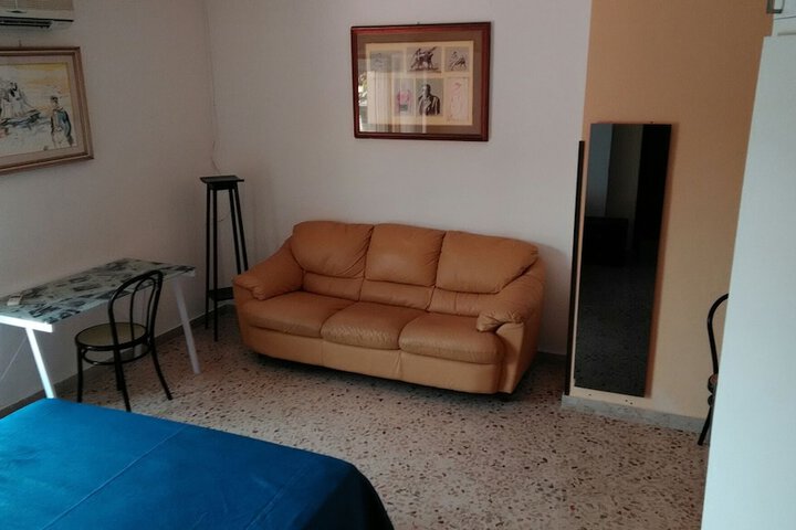 Room 8 of 12