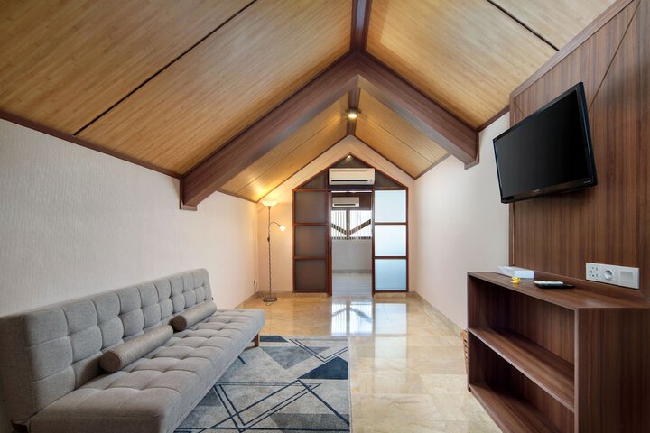 Room 6 of 92