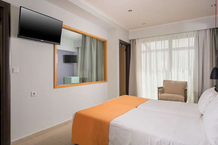 Room 9 of 121