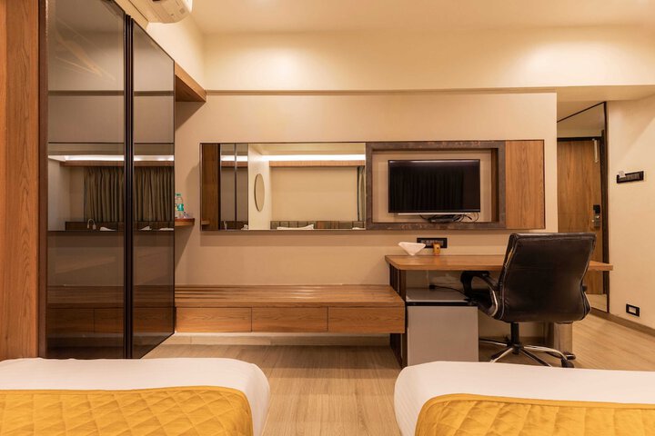 Room 65 of 100