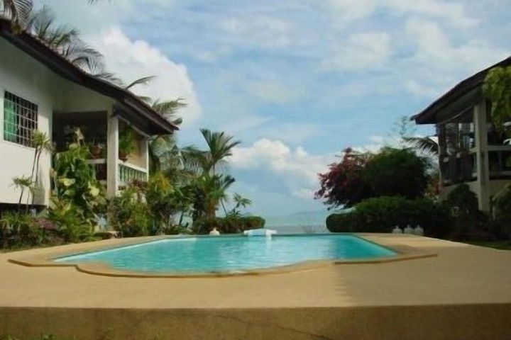 Hotel Pool