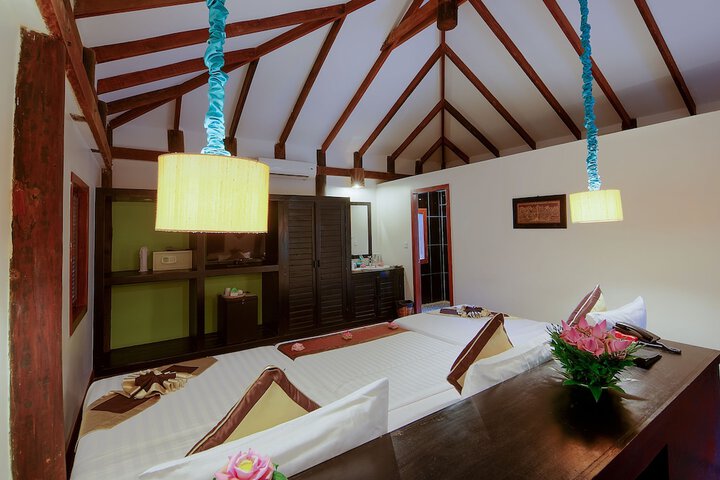 Room 6 of 80
