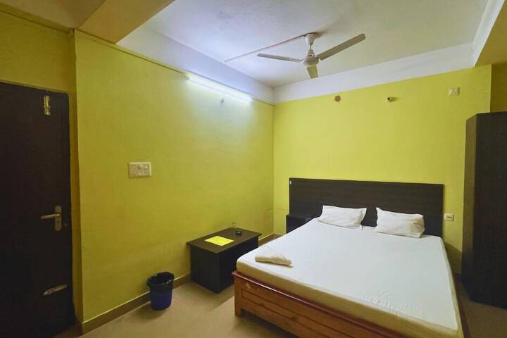 Room 7 of 25