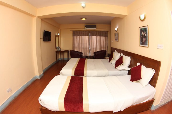 Room 8 of 33
