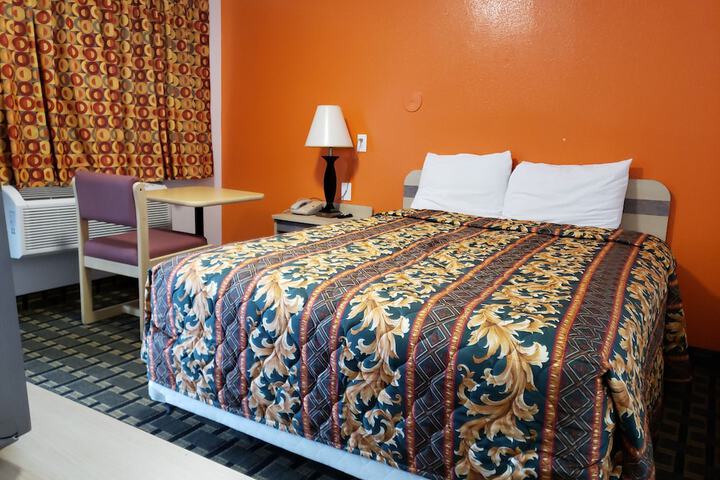 2 Double Beds (1 of 10)