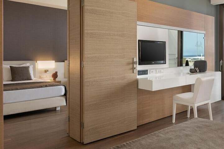 Room 182 of 425
