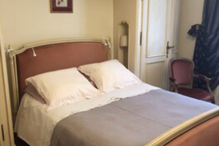Room 27 of 30