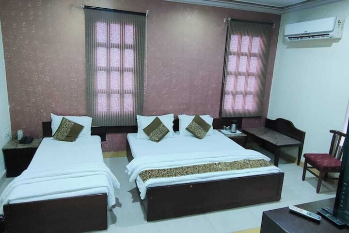 Room 9 of 29