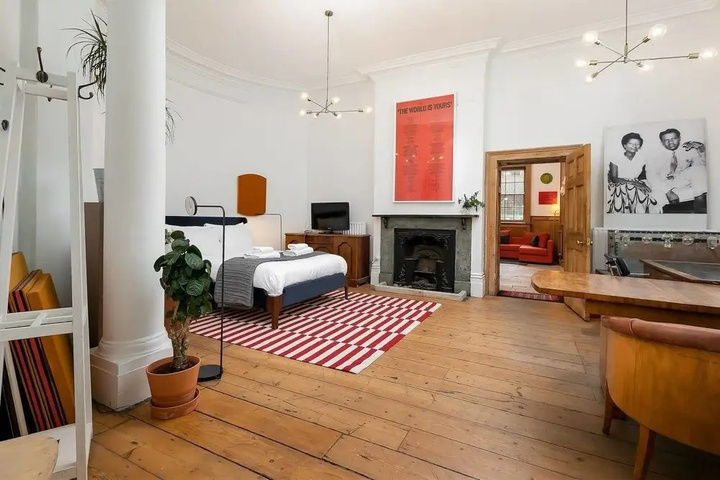 Room 4 of 27