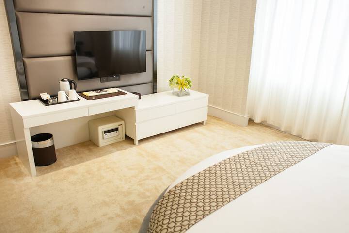 Room 3 of 11