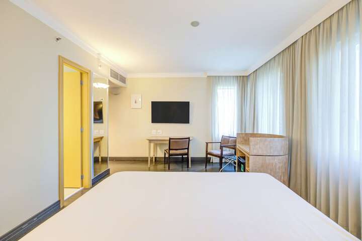 Room 6 of 51