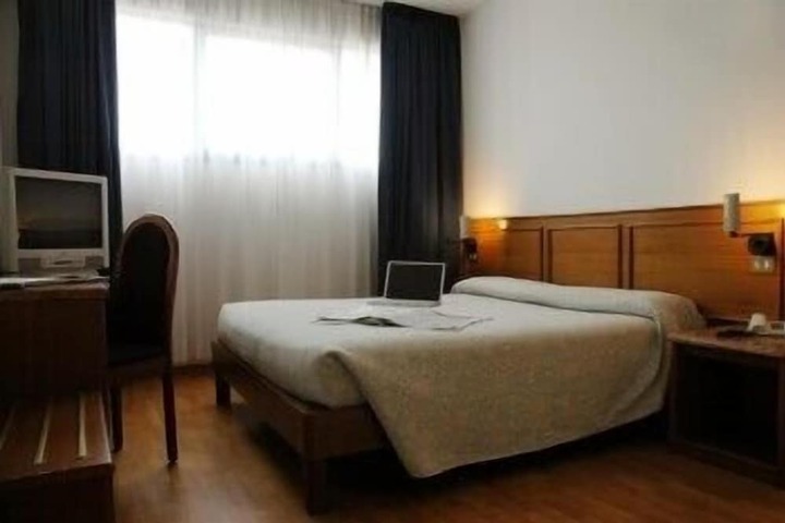 Room 6 of 24