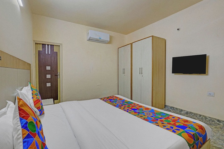 Room 14 of 28