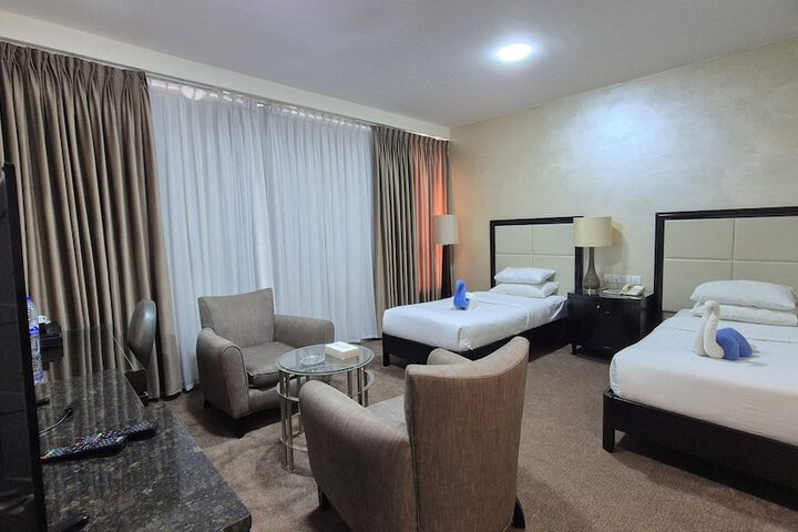 Room 4 of 33